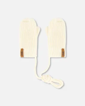 Knitted Mittens With String Off White