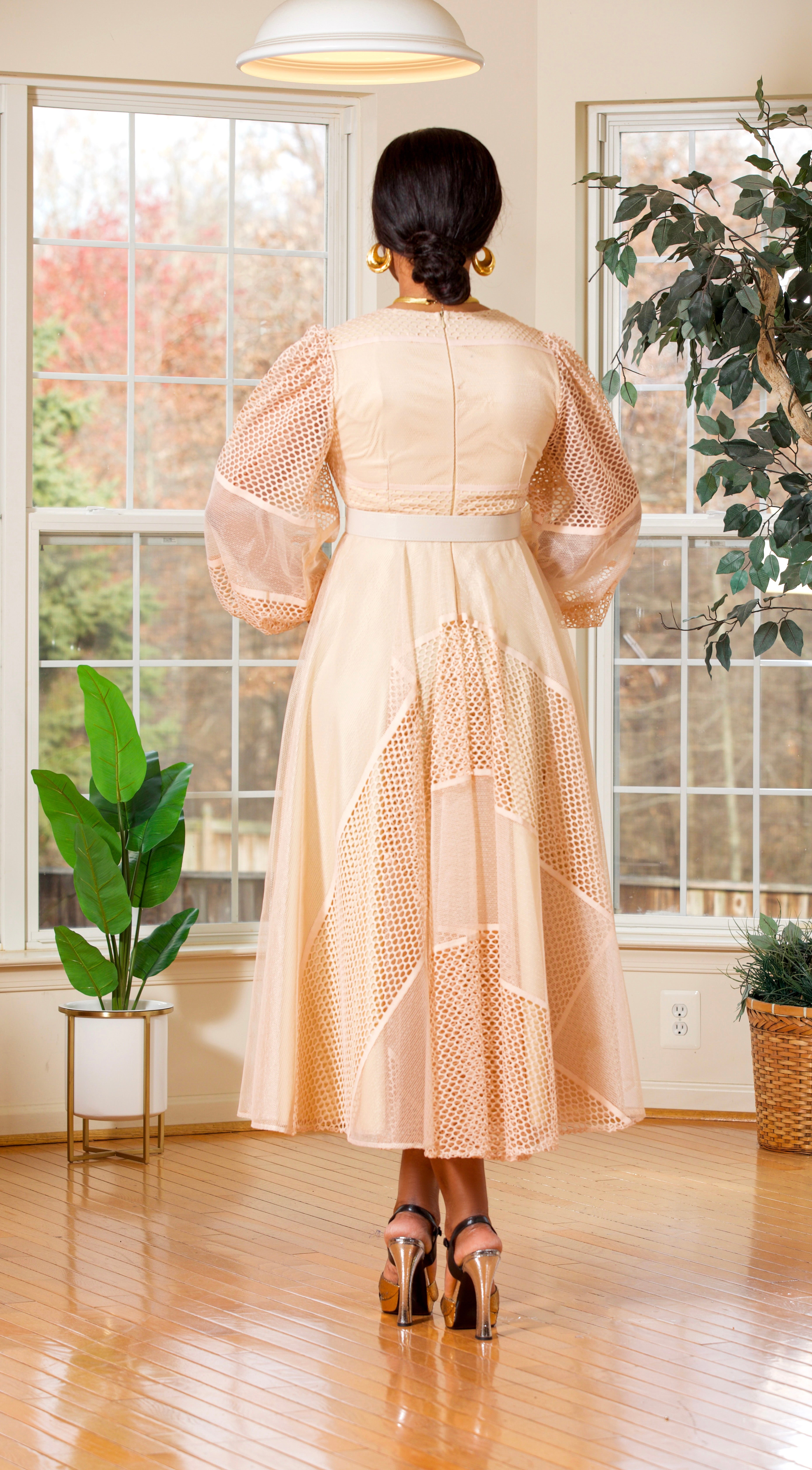 TAN/LACE PUFFY LONGSLEEVE MIDI DRESS