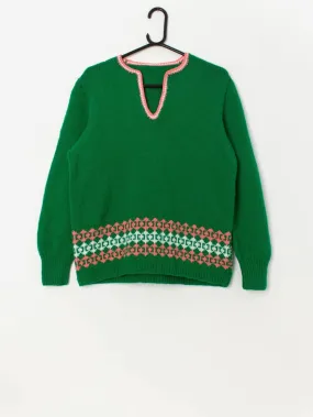 Vintage bright green handknitted sweater with pink trim – Medium