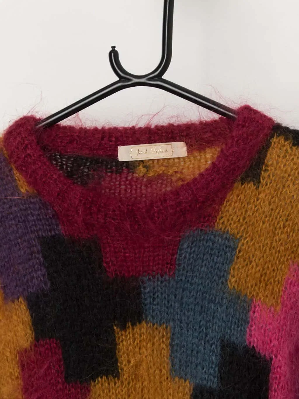 Vintage handknitted fluffy sweater in pink, yellow and purple – Large