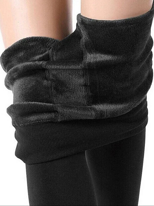 Winter-Ready Women's Fleece-Lined Leggings with Handy Side Pockets